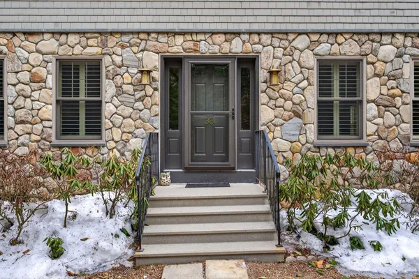 $1,700,000 | 36 Whittemore Cove Road, Raymond, ME 04071