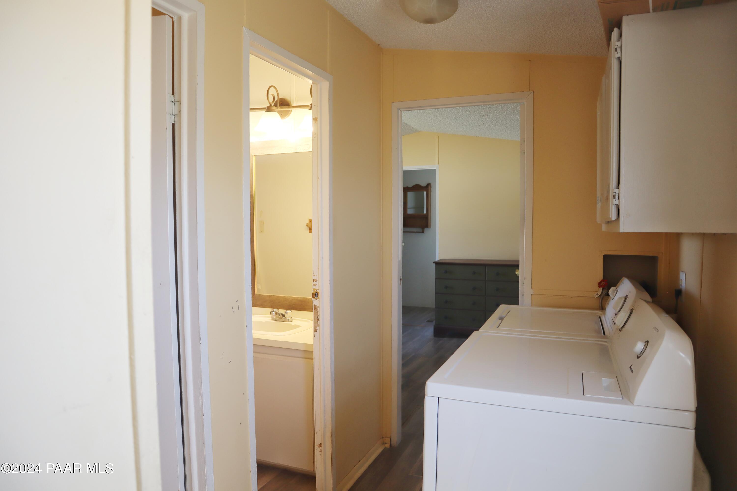 Hall/Laundry
