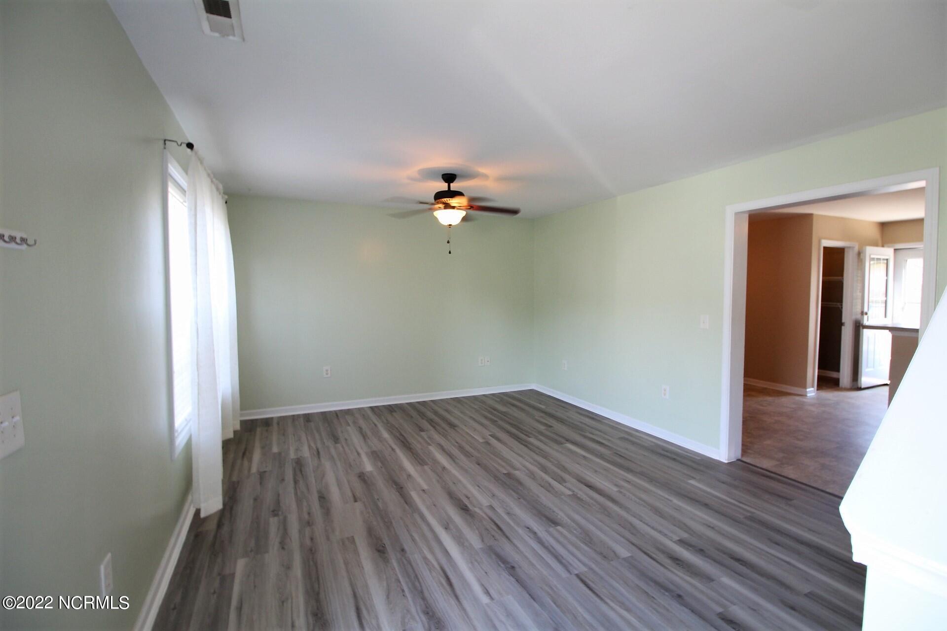 143 Apache Trail Havelock, NC 28532 - Photo 3 of 27 Come on in!