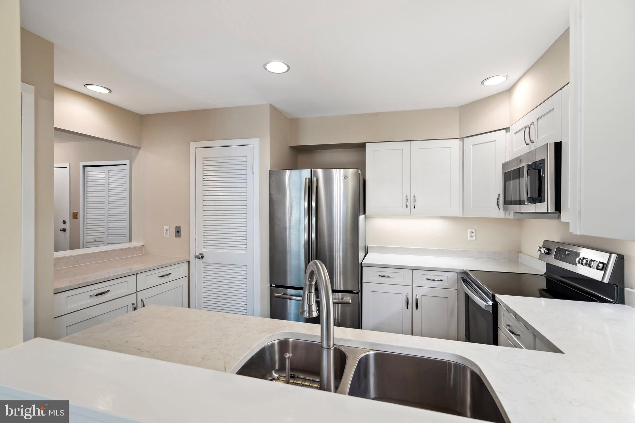 31 Academy Court Pennington, NJ 08534 - Photo 6 of 26