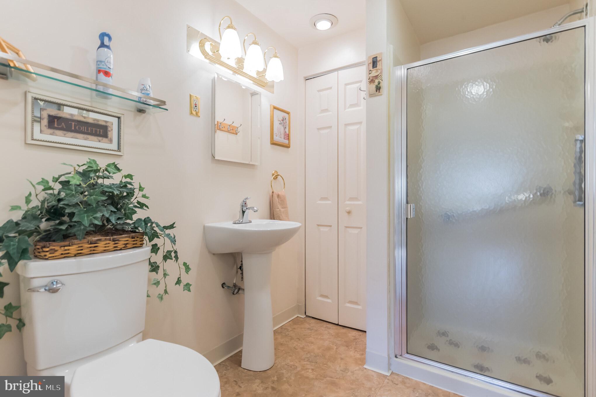 327 Surrey Road Cherry Hill, NJ 08002 - Photo 14 of 30 Gallery Image 14