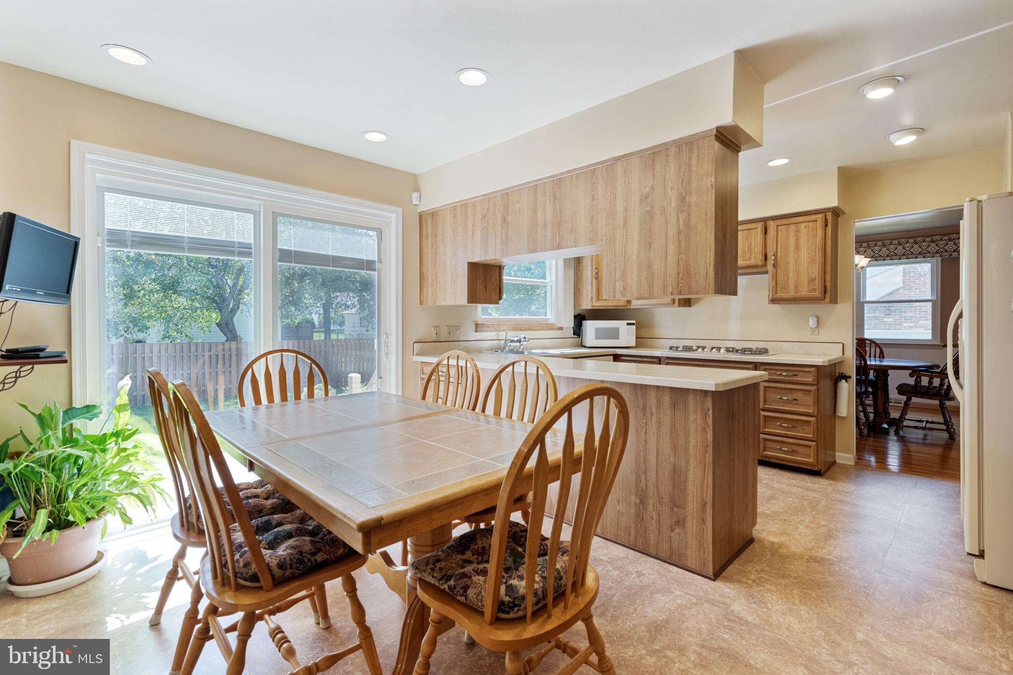 327 Surrey Road Cherry Hill, NJ 08002 - Photo 10 of 30 Gallery Image 10