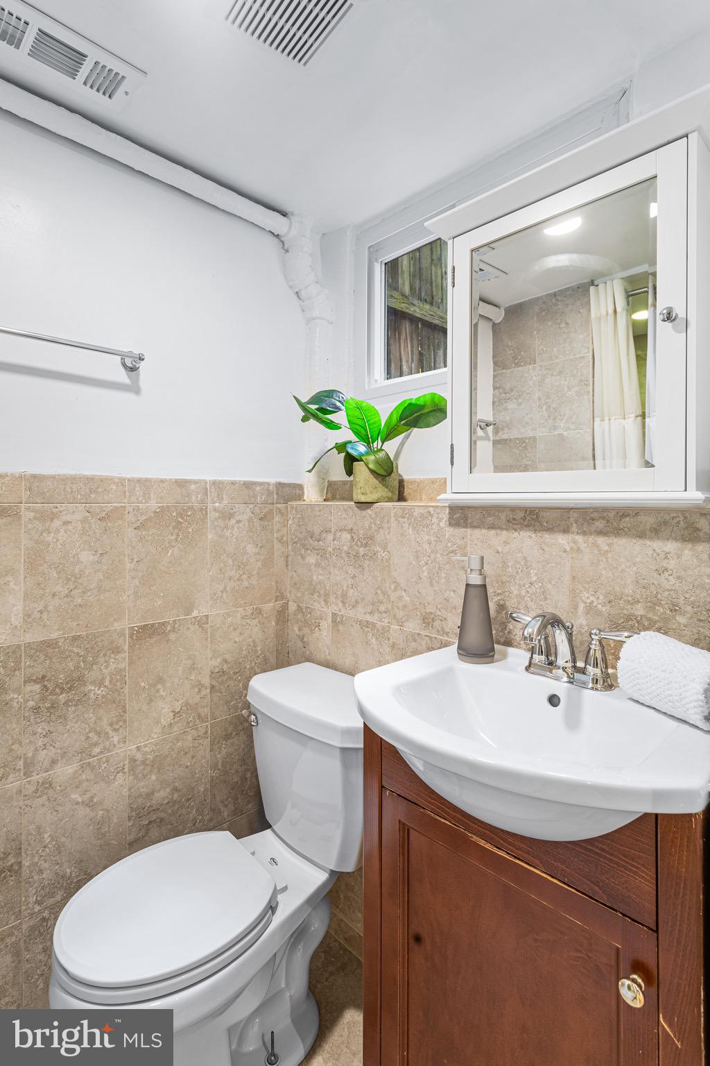2408 Tunlaw Road Northwest Washington, DC 20007 - Photo 29 of 36