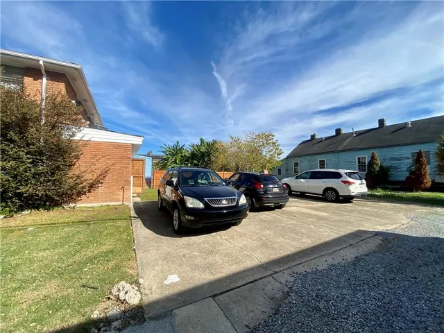 $1,200 | 4801 Dauphine Street, Unit B, New Orleans, LA 70117