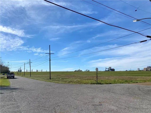 $1,200 | 4801 Dauphine Street, Unit B, New Orleans, LA 70117