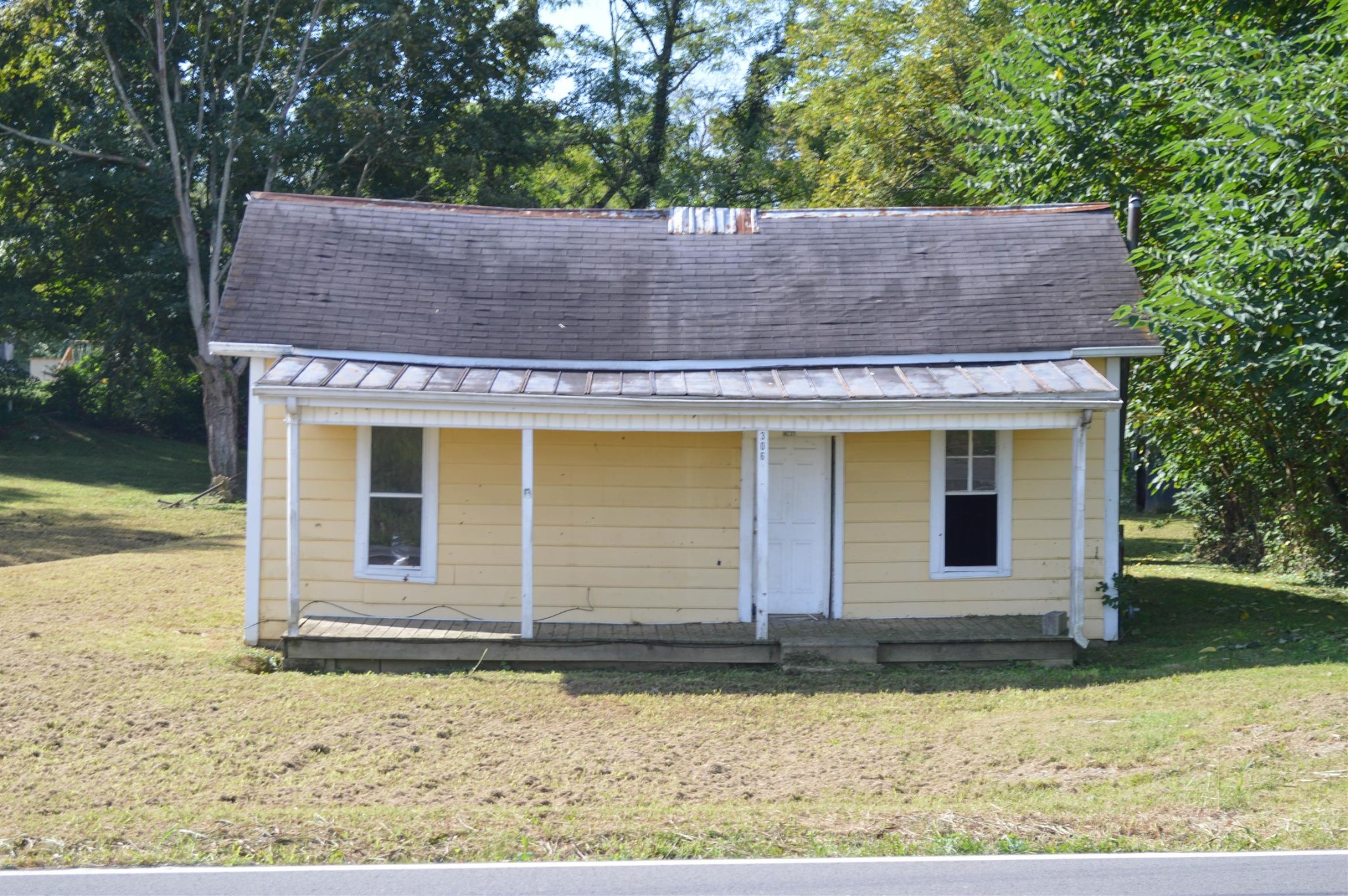 306 Fountainhead Road Portland, TN 37148 - Photo 1 of 6 front view of a house