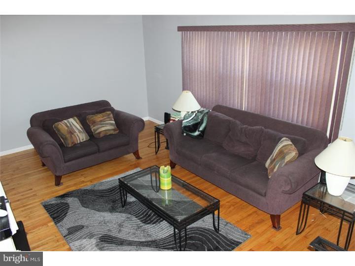21 Mill Bend Road Hamilton, NJ 08690 - Photo 3 of 14 Living Room
