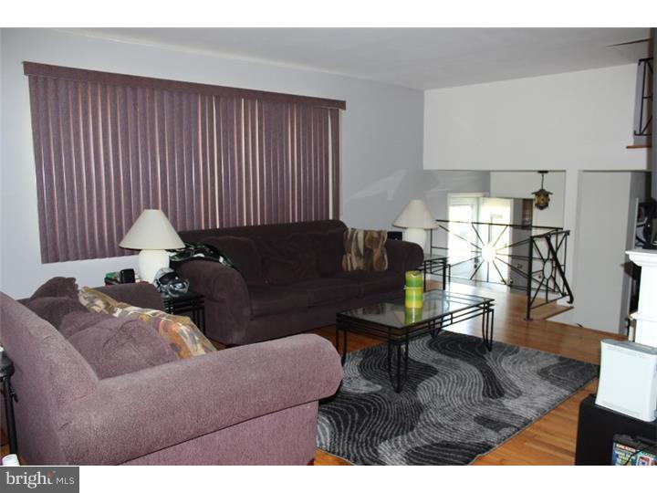 21 Mill Bend Road Hamilton, NJ 08690 - Photo 4 of 14 Living Room