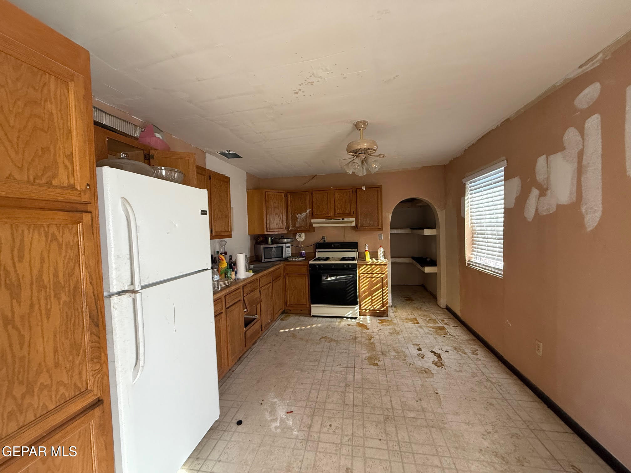 15088 Rancho Del Sur Drive El Paso, TX 79938 - Photo 4 of 8 kitchen2