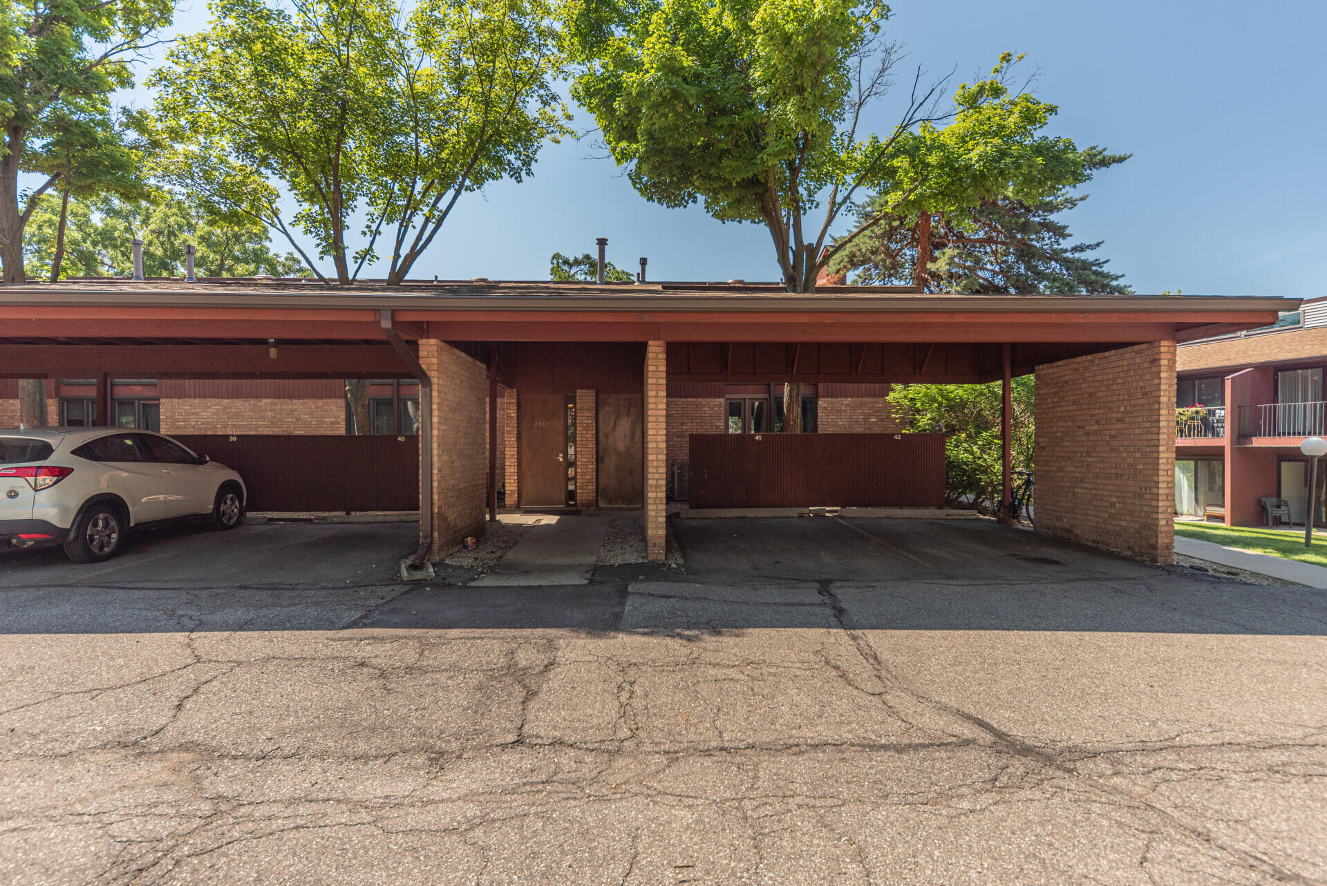 2405 Packard Road Ann Arbor, MI 48104 - Photo 7 of 34 010_31