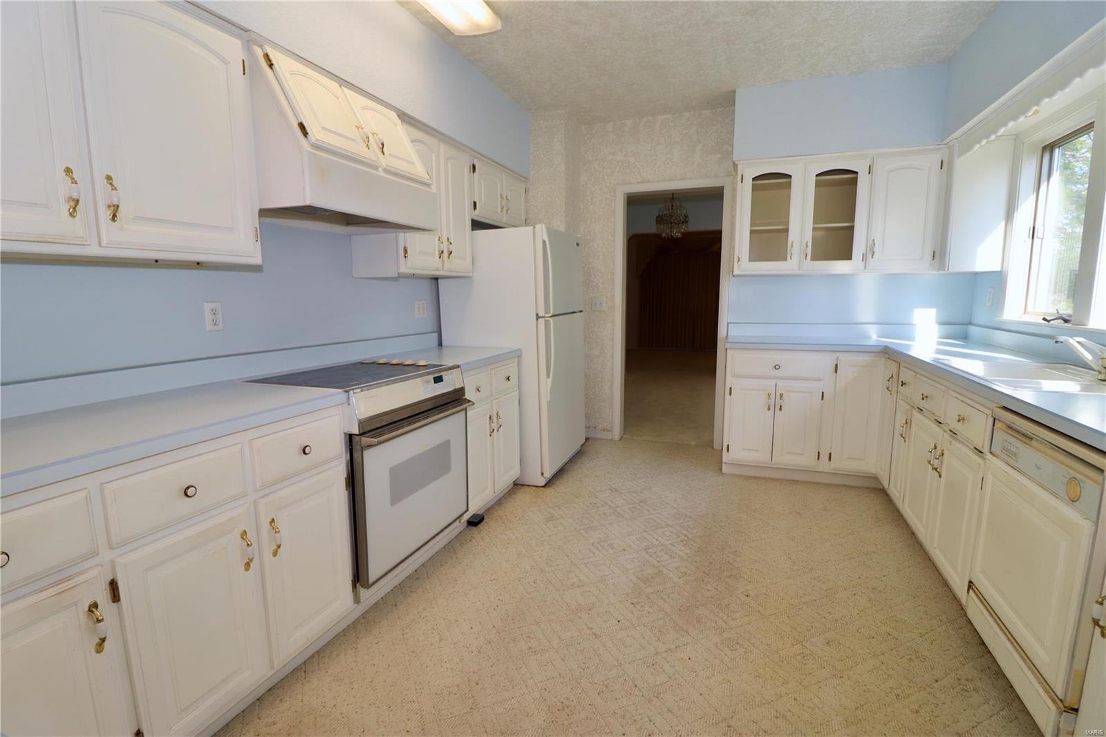 33475 Highway 5 Lebanon, MO 65536 - Photo 13 of 48