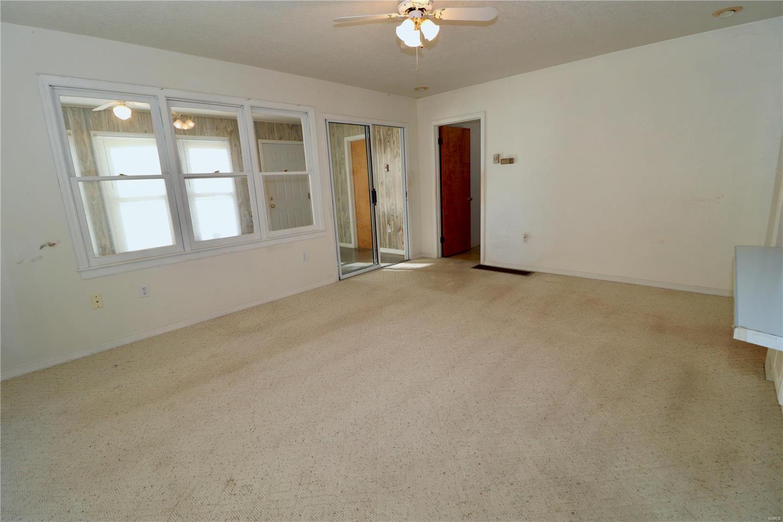 33475 Highway 5 Lebanon, MO 65536 - Photo 14 of 48