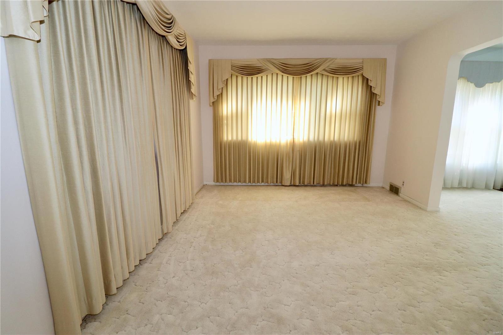 33475 Highway 5 Lebanon, MO 65536 - Photo 5 of 48