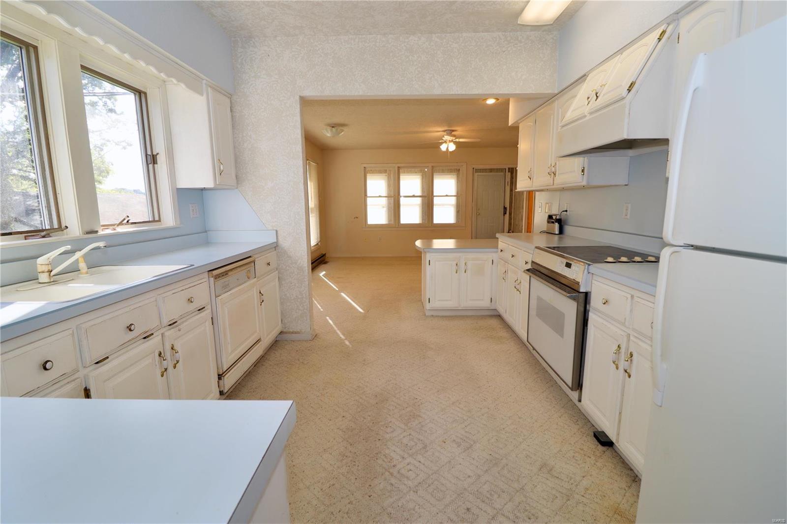 33475 Highway 5 Lebanon, MO 65536 - Photo 9 of 48