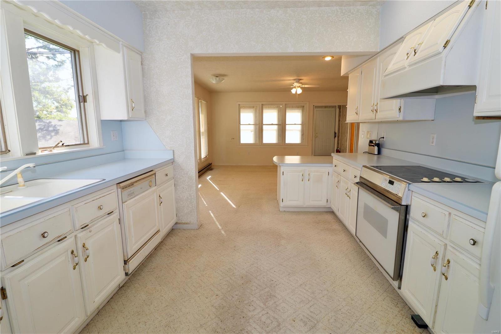 33475 Highway 5 Lebanon, MO 65536 - Photo 10 of 48