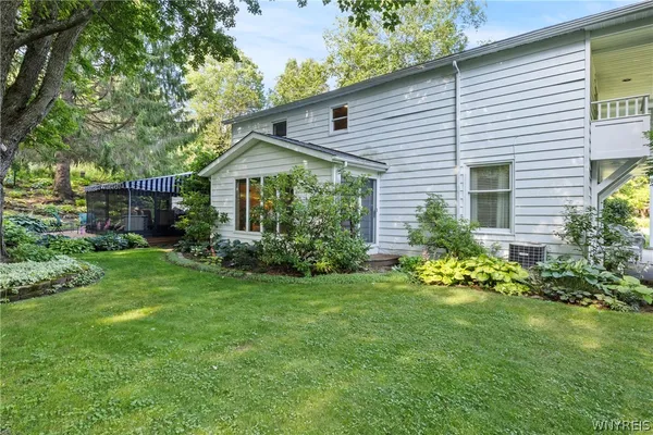 $349,900 | 9832 East Holland Road, Holland, NY 14080