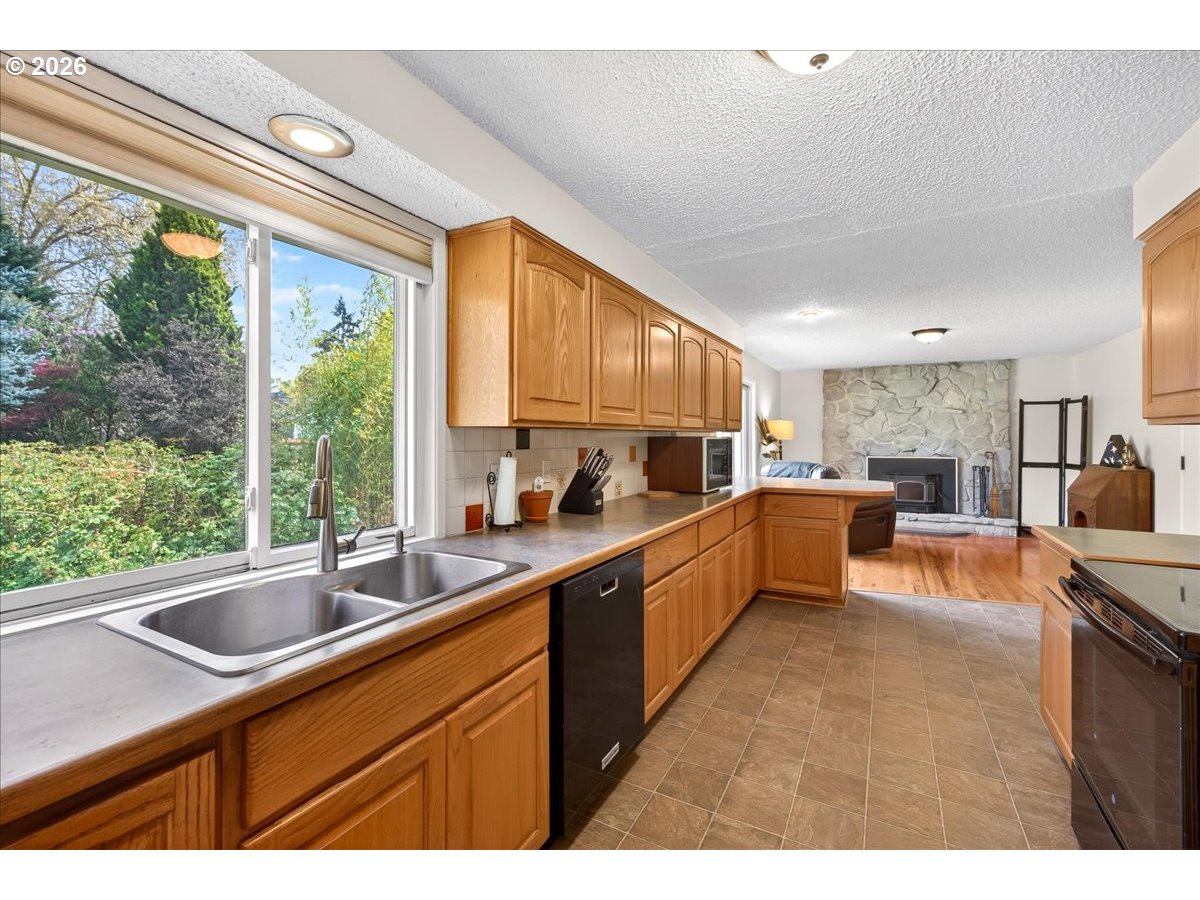 19650 Southwest Jaylee Street Beaverton, OR 97078 - Photo 20 of 46 a large kitchen with stainless steel appliances a sink window and cabinets