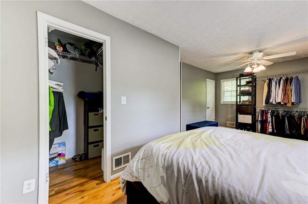 2423 Woodacres Road Northeast Atlanta, GA 30345 - Photo 14 of 39