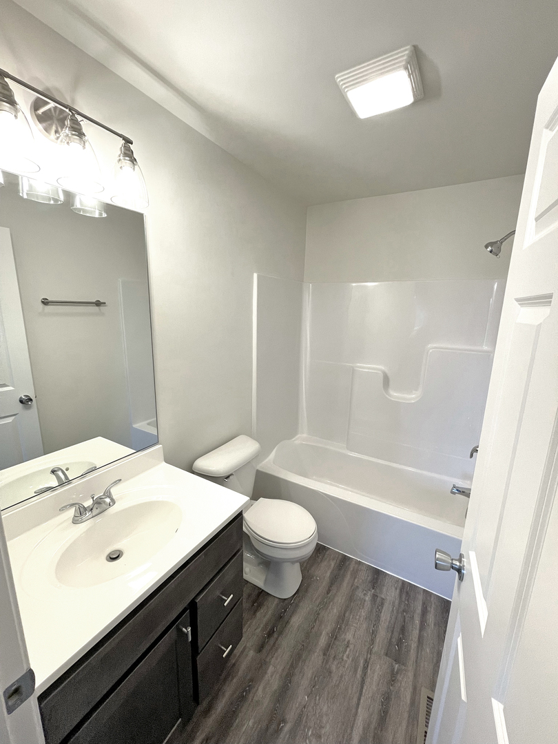 607 Apple Valley Road Harvard, IL 60033 - Photo 5 of 9 Gallery Image 5