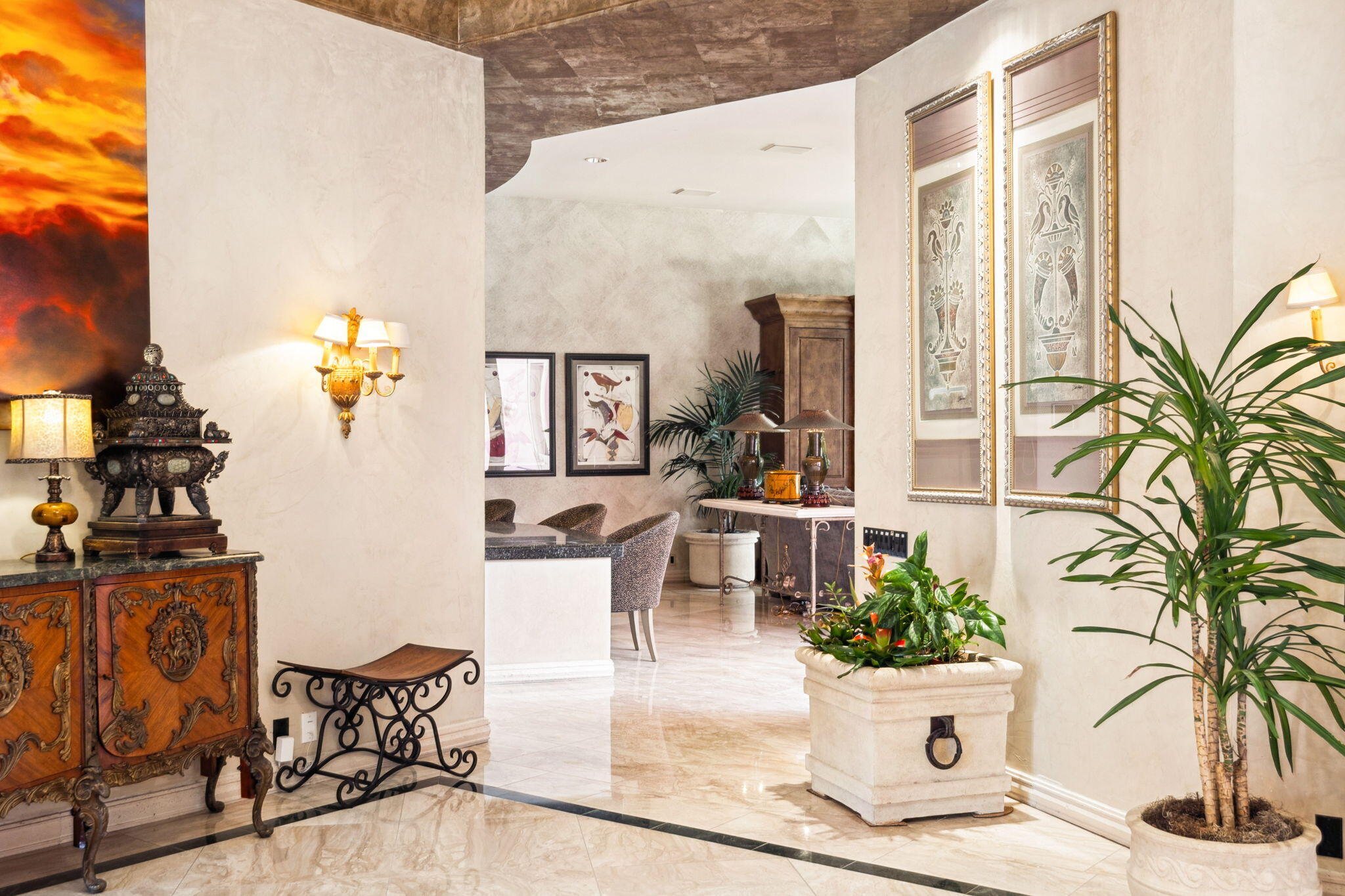 18 Vía Condotti Rancho Mirage, CA 92270 - Photo 21 of 69 a view of living room with furniture and flowers