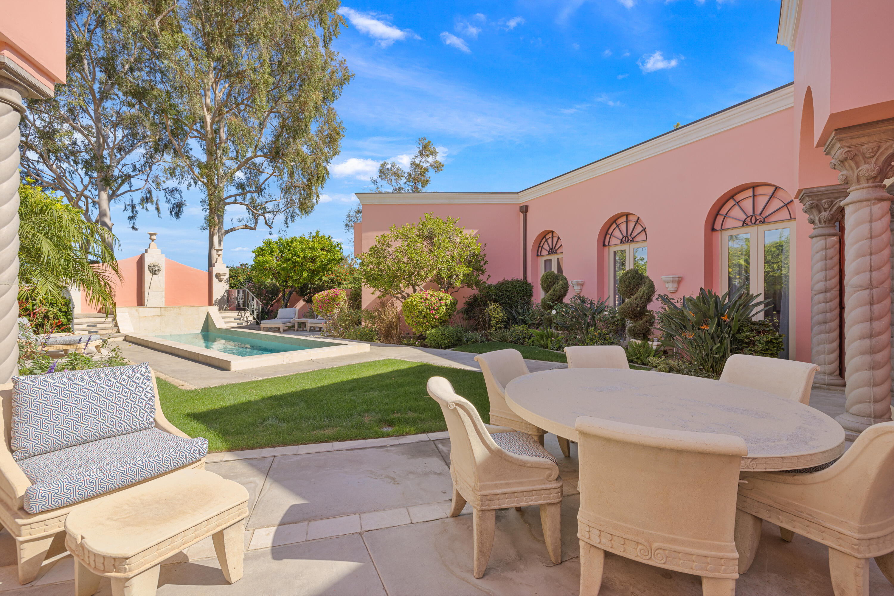 18 Vía Condotti Rancho Mirage, CA 92270 - Photo 62 of 79 a view of a patio with a table and chairs