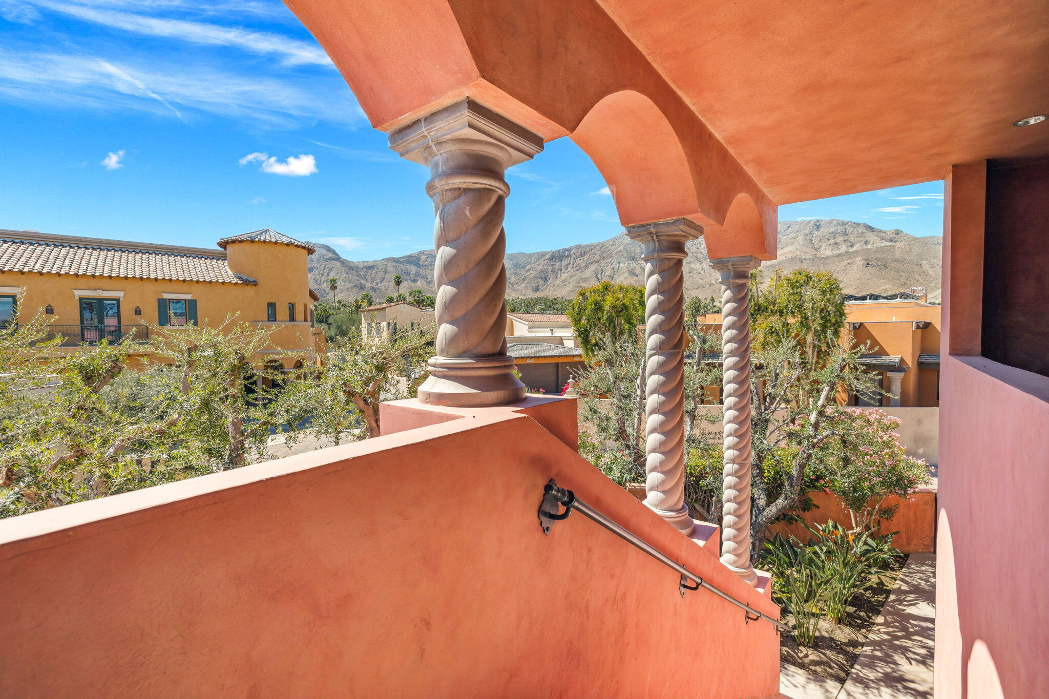 18 Vía Condotti Rancho Mirage, CA 92270 - Photo 68 of 69 a view of a large building