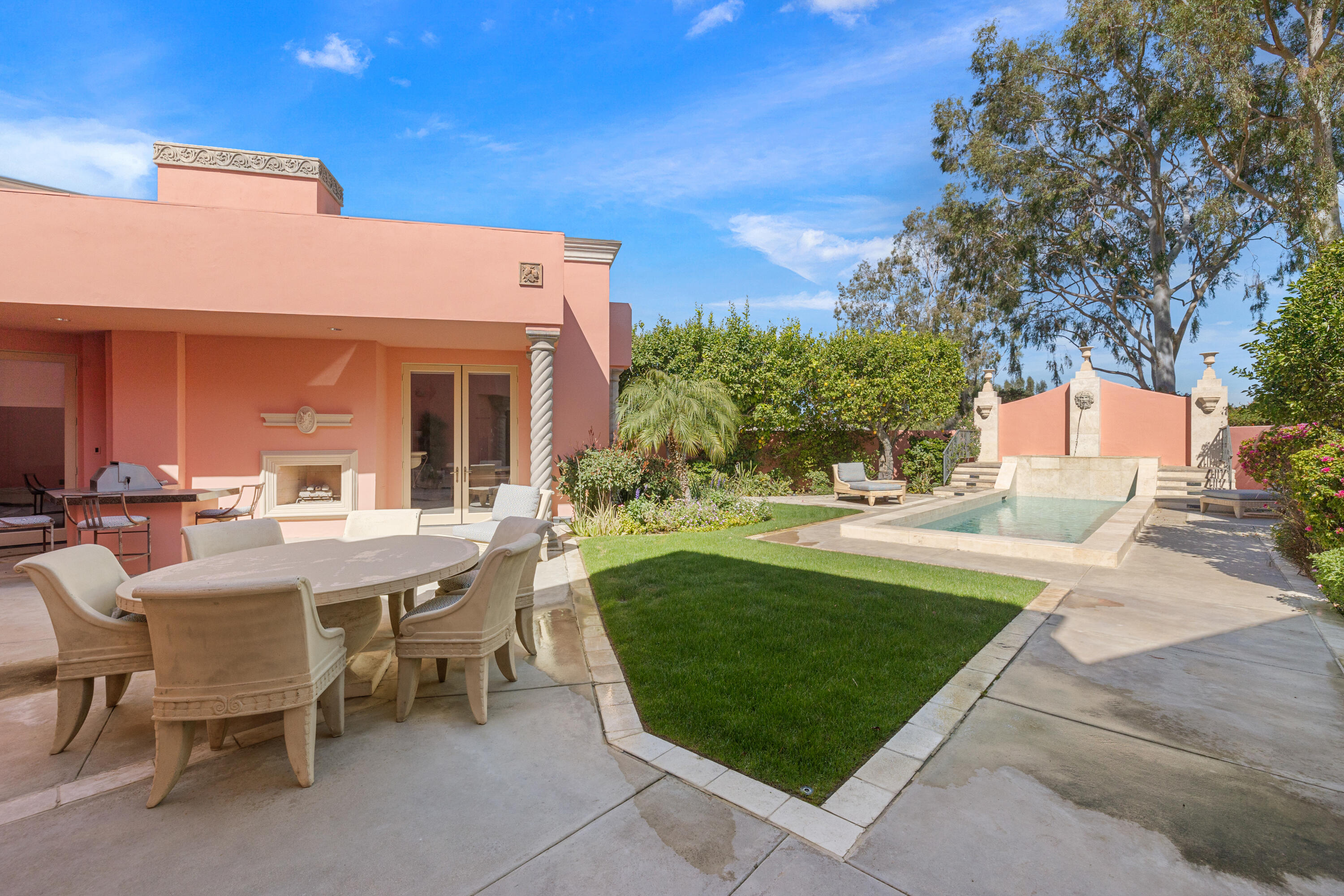 18 Vía Condotti Rancho Mirage, CA 92270 - Photo 74 of 79 a view of a house with backyard and sitting area