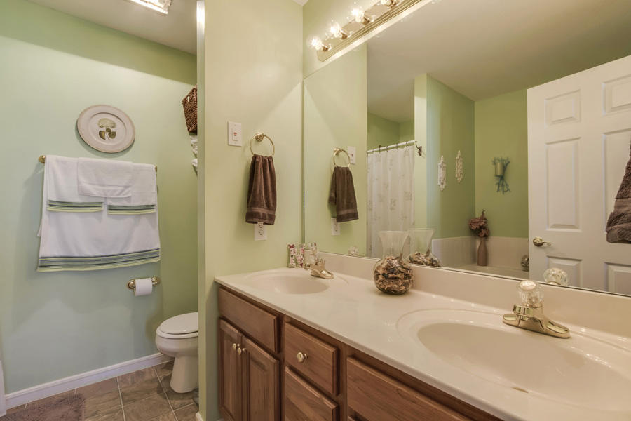 7632 St Baron Way Powell, TN 37849 - Photo 21 of 37 21_SaintBaronWay_7632_MasterBath