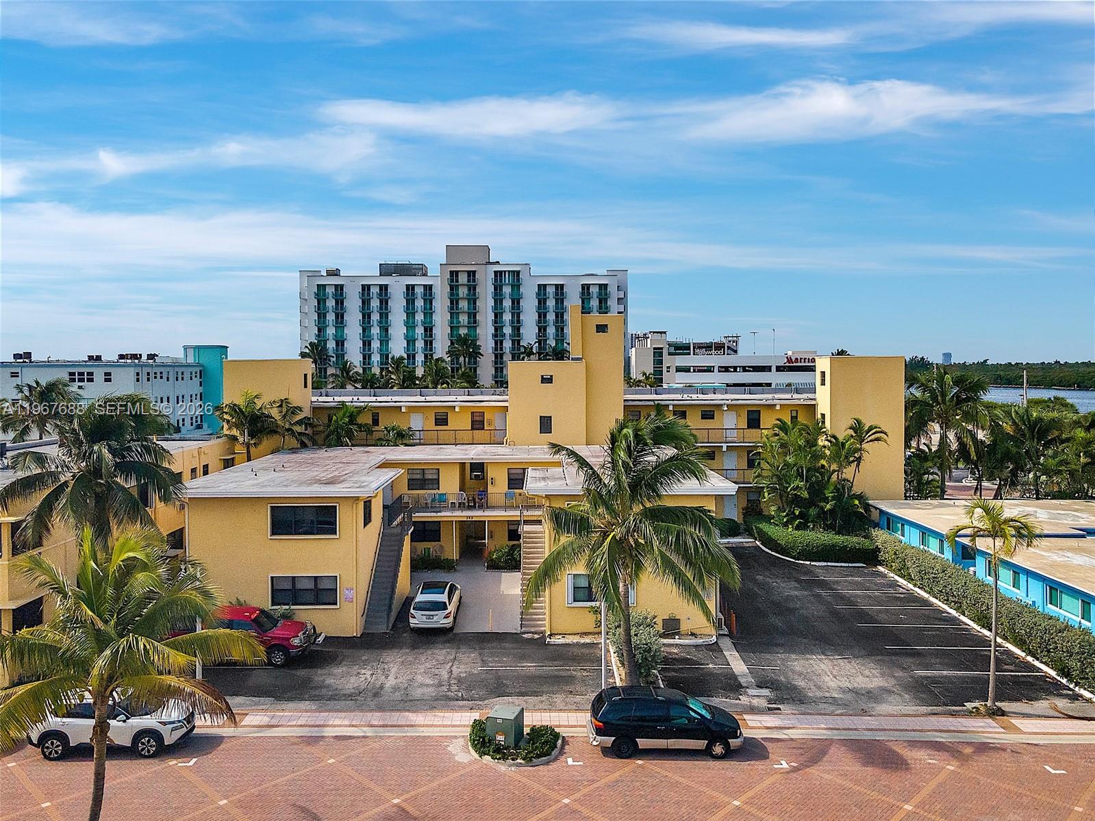 322 Harding Street, Unit B202 Hollywood, FL 33019 - Photo 14 of 39