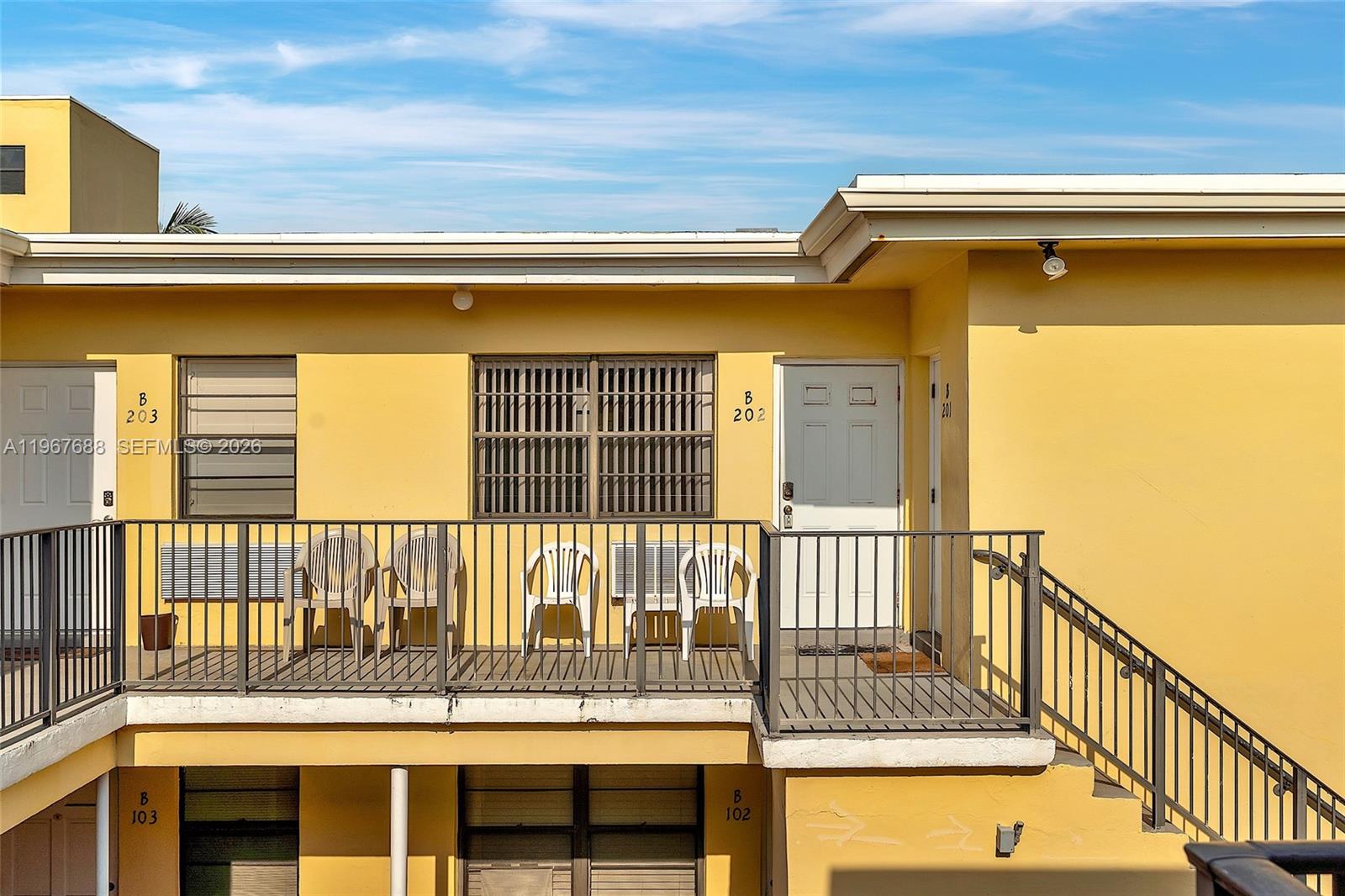 322 Harding Street, Unit B202 Hollywood, FL 33019 - Photo 18 of 39