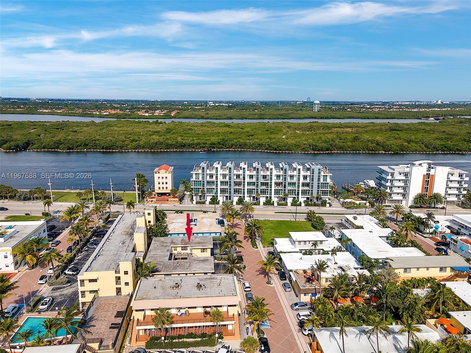 322 Harding Street, Unit B202 Hollywood, FL 33019 - Photo 9 of 39