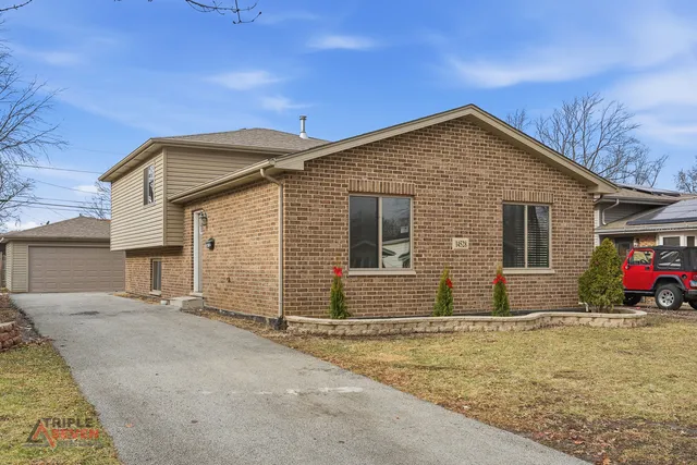 $369,900 | 14528 Kolin Avenue, Midlothian, IL 60445