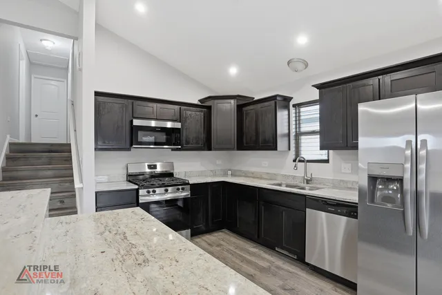 $369,900 | 14528 Kolin Avenue, Midlothian, IL 60445