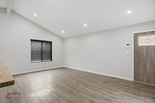 $369,900 | 14528 Kolin Avenue, Midlothian, IL 60445