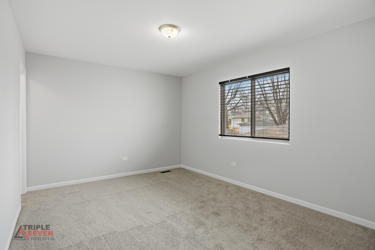 14528 Kolin Avenue Midlothian, IL 60445 - Photo 14 of 29 an empty room with a window
