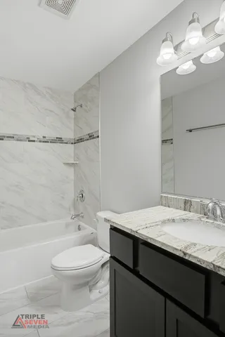 $369,900 | 14528 Kolin Avenue, Midlothian, IL 60445