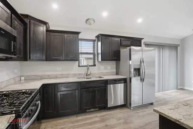 $369,900 | 14528 Kolin Avenue, Midlothian, IL 60445