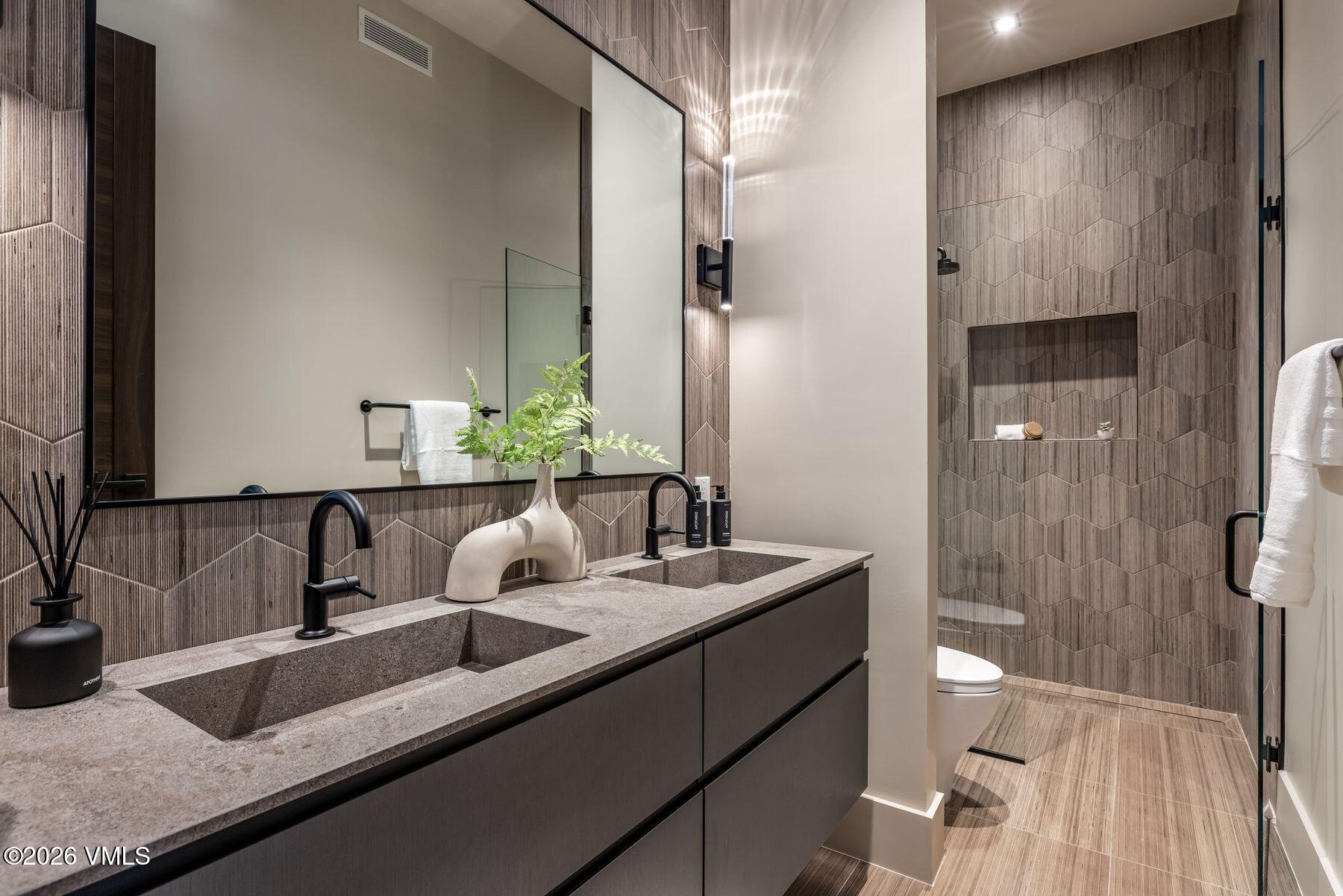 1150 Ptarmigan Road Vail, CO 81657 - Photo 42 of 46 photo_online_042