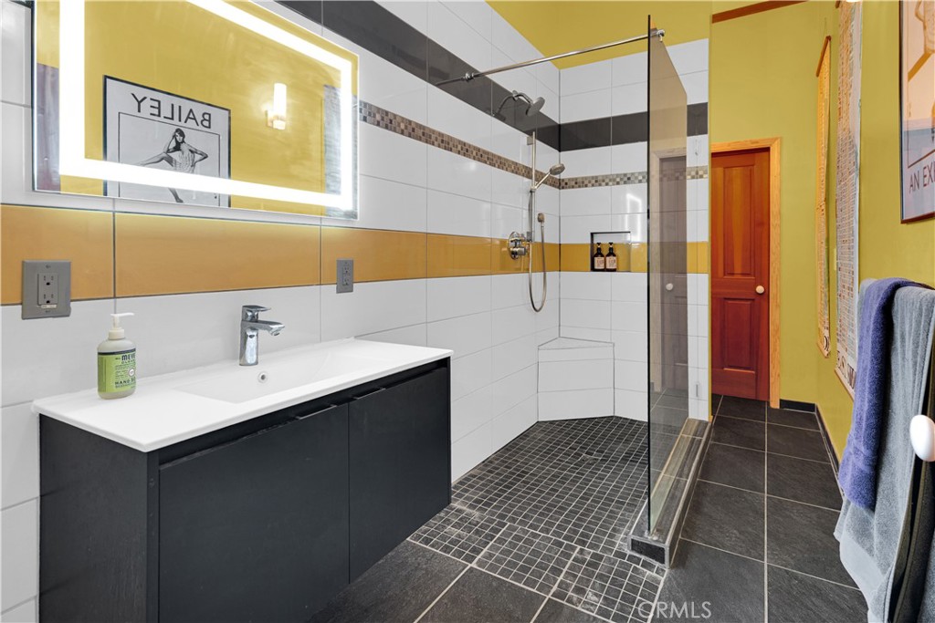 71182 Heinsen Road Bradley, CA 93426 - Photo 24 of 62 Downstairs Bath