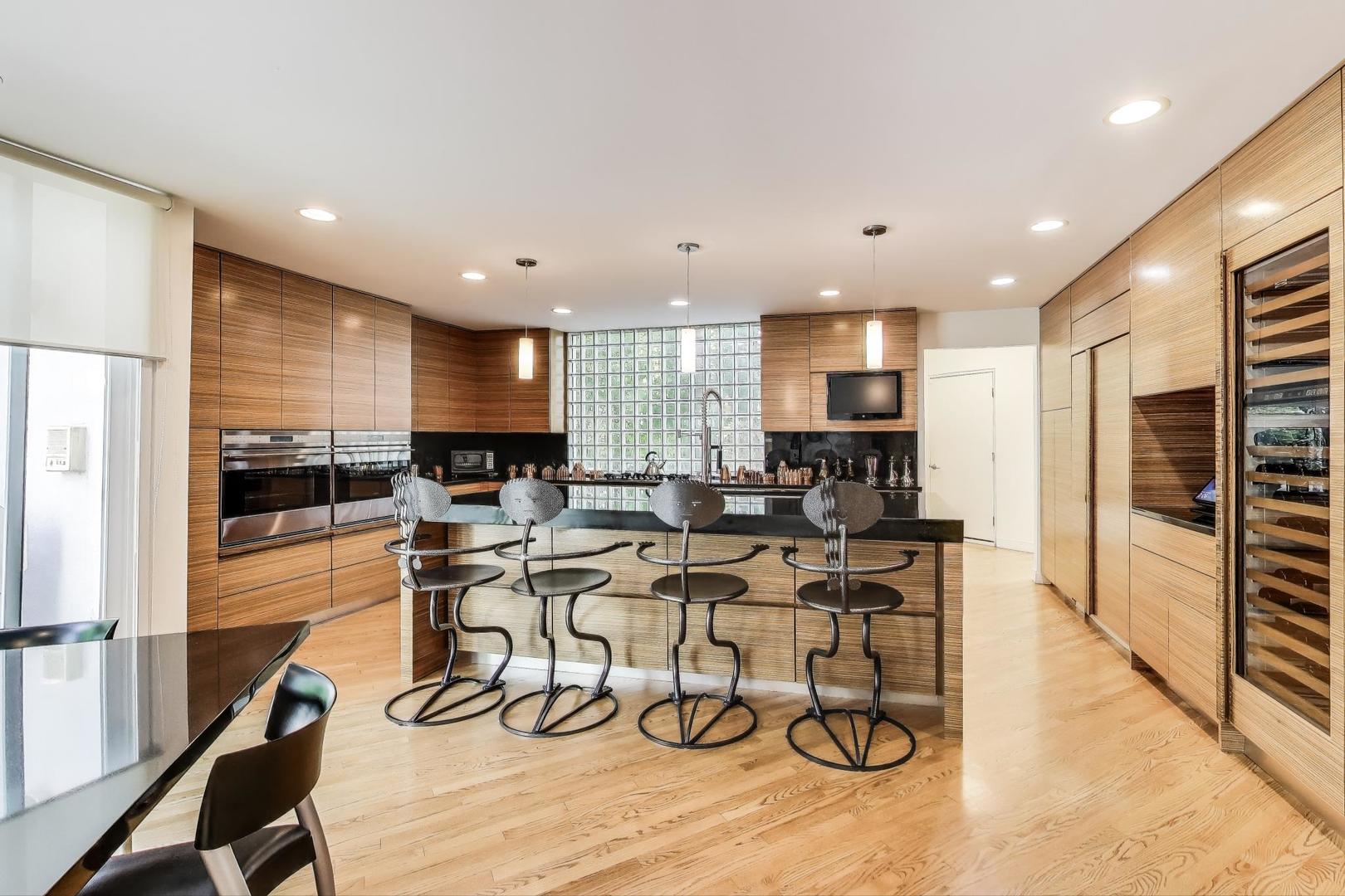 90 Riparian Road Highland Park, IL 60035 - Photo 13 of 76