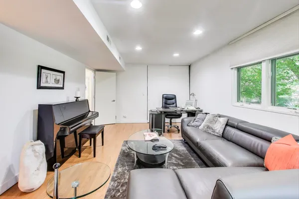 $2,499,999 | 90 Riparian Road, Highland Park, IL 60035