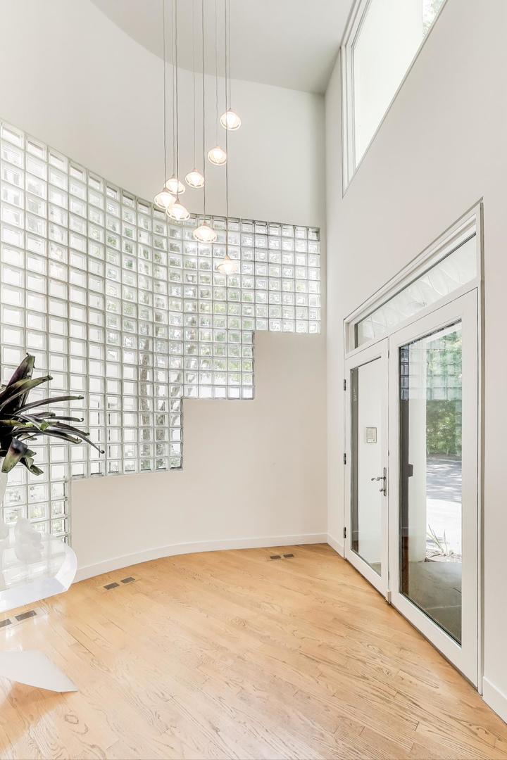 90 Riparian Road Highland Park, IL 60035 - Photo 5 of 76