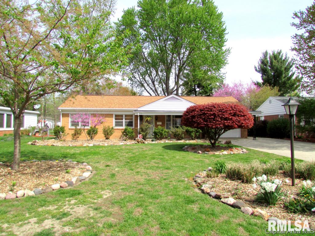 119 Circle Drive Springfield, IL 62703 - Photo 1 of 19 Gallery Image 1