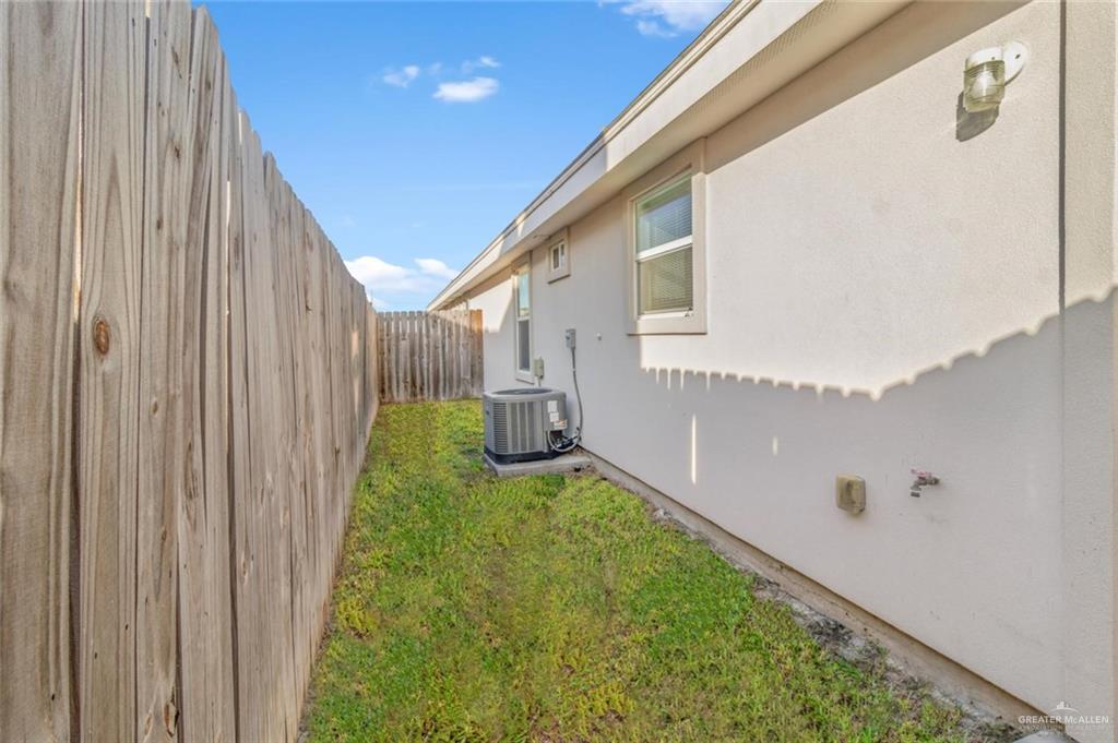 2011 Stardust Lane, Unit 4 Edinburg, TX 78541 - Photo 10 of 10 a house view with a garden space
