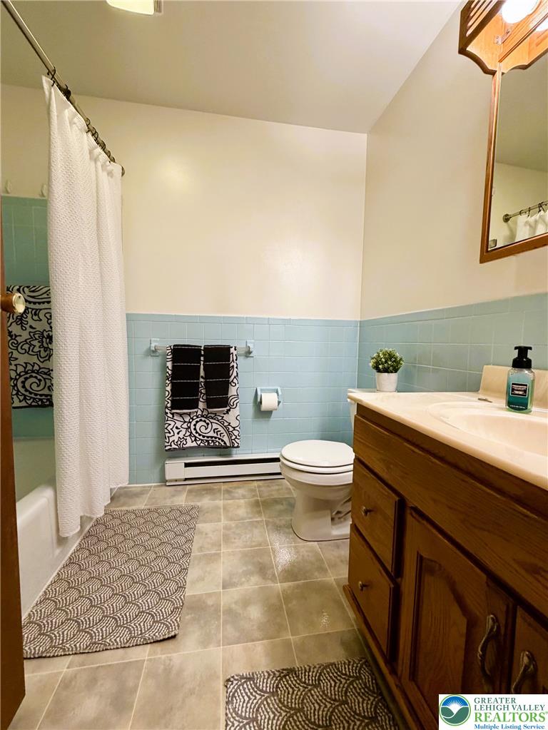525 Pinewood Road Lehighton, PA 18235 - Photo 23 of 51 Full bath with tile shower & bathtub