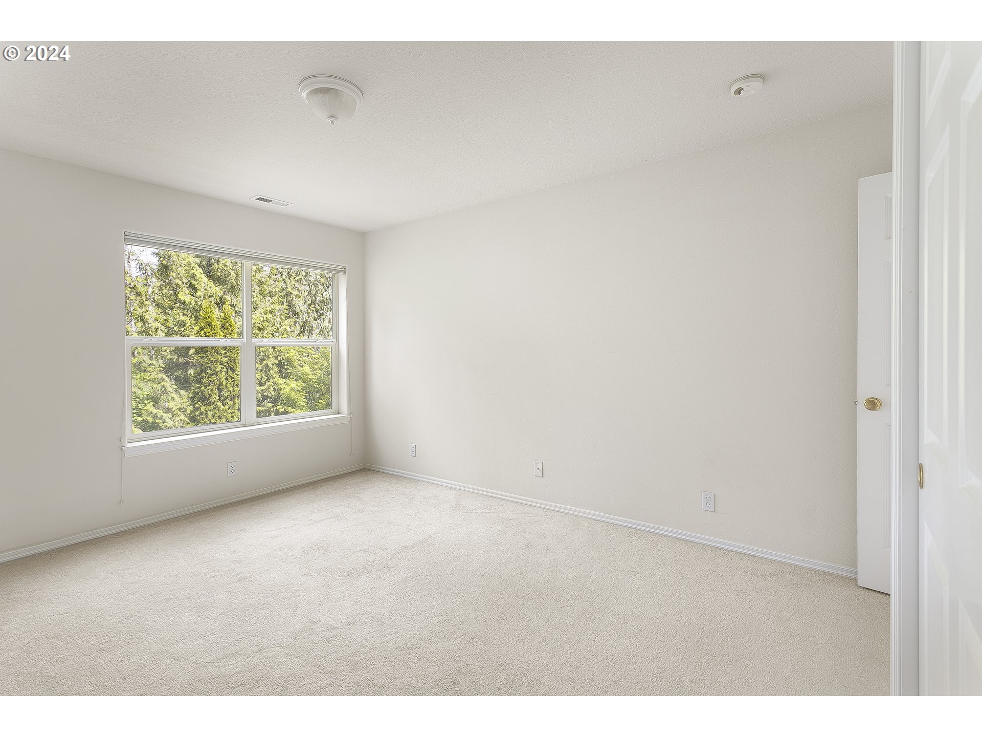 249 Southeast 46th Drive Gresham, OR 97080 - Photo 15 of 22 a view of empty room with window