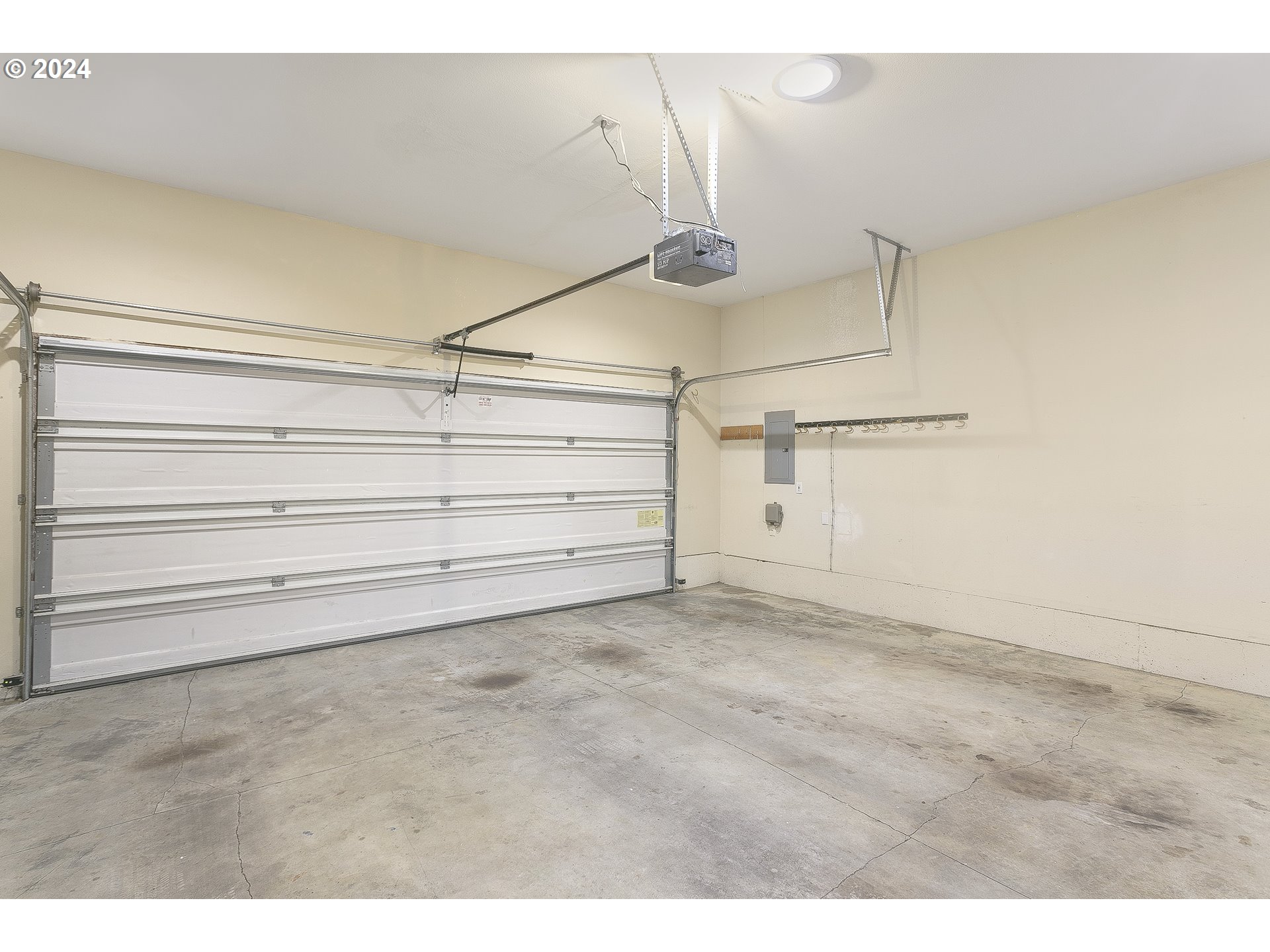 249 Southeast 46th Drive Gresham, OR 97080 - Photo 20 of 22 a view of an empty room