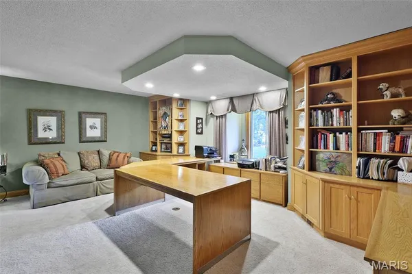 $1,399,000 | 4 Abbey Road, Glen Carbon, IL 62034