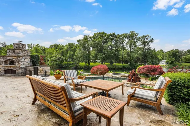 $1,450,000 | 4 Abbey Road, Glen Carbon, IL 62034