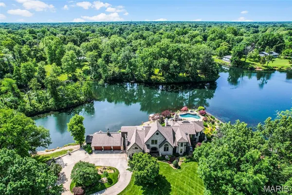 $1,399,000 | 4 Abbey Road, Glen Carbon, IL 62034